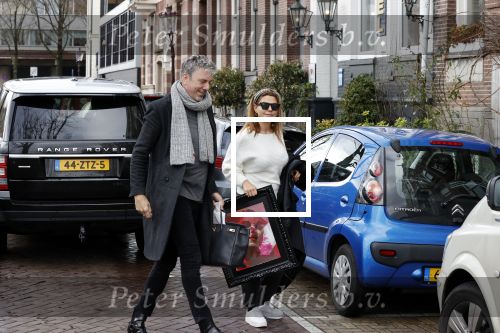 Amsterdam 13 februari 2020
Ruud de Wild en Olcay Gulsen komen met koffers aan bij het huis van Olcay. Olcay was naar istanbul geweest voor opnames en Ruud heeft haar opgehaald op schiphol.