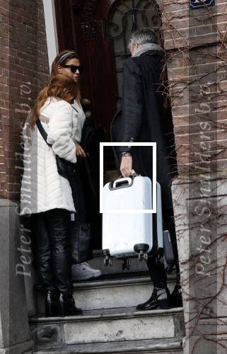 Amsterdam 13 februari 2020
Ruud de Wild en Olcay Gulsen komen met koffers aan bij het huis van Olcay. Olcay was naar istanbul geweest voor opnames en Ruud heeft haar opgehaald op schiphol.