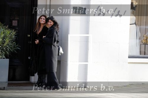 Amsterdam 10 januari 2020
Olcay Gulsen en Sandra Schuurhof gaan samen naar een bruidsmode winkel op de beethovenstraat.