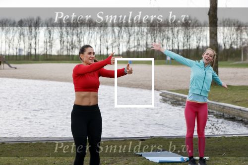 Ouderkerk aan de Amstel 17 maart 2020
Nicolette Kluijver en PT Olga Kocak geven live op insta een training voor hun volgers ivm het Corona Virus