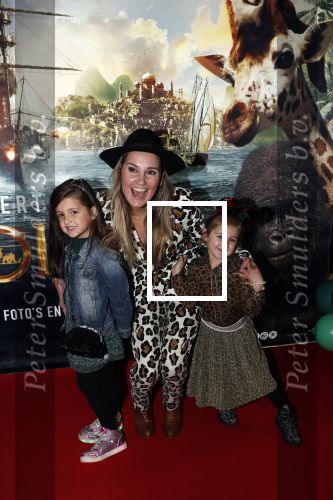 Amsterdam 12 januari 2020
Premiere Dolittle in pathe Arena. Peggy Vrijens met dochter en een vriendinnetje