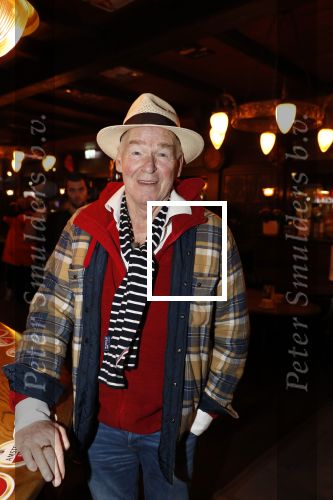 Schiphol 4 februari 2020
Katja Schuurman Peter Faber Willibrord Frequin Gerard Cox en Barrie Stevens vertrekkenb vanaf schiphol naar Suriname voor de opnames van het RTL4 programma Beter laat dan ooit.