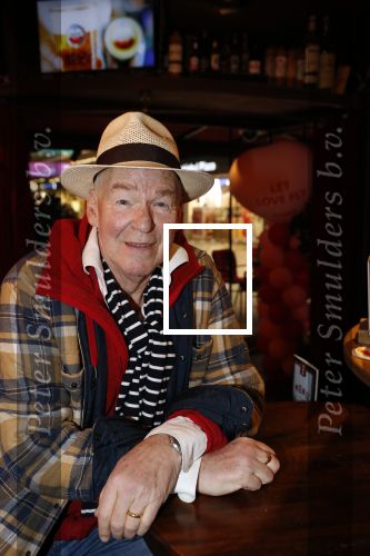 Schiphol 4 februari 2020
Katja Schuurman Peter Faber Willibrord Frequin Gerard Cox en Barrie Stevens vertrekkenb vanaf schiphol naar Suriname voor de opnames van het RTL4 programma Beter laat dan ooit.