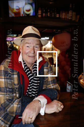 Schiphol 4 februari 2020
Katja Schuurman Peter Faber Willibrord Frequin Gerard Cox en Barrie Stevens vertrekkenb vanaf schiphol naar Suriname voor de opnames van het RTL4 programma Beter laat dan ooit.