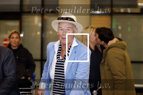 Schiphol 28 februari 2020
Aankomst Willibrord Frequin Barry Stevens Gerard Cox en Peter Faber op schiphol na de opnames van hun programma beter laat dan nooit.
