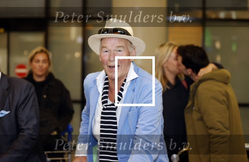 Schiphol 28 februari 2020
Aankomst Willibrord Frequin Barry Stevens Gerard Cox en Peter Faber op schiphol na de opnames van hun programma beter laat dan nooit.