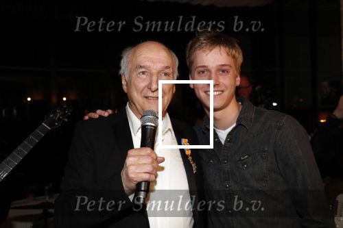 Hilversum 5 januari 2020
Peter Koelewijn krijgt een lintje van Burgemeester Pieter Broertjes.
Event vond plaats in de wisseloord studios. Peter met zijn kleinzoon
