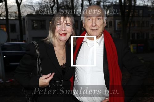 Hilversum 5 januari 2020
Peter Koelewijn krijgt een lintje van Burgemeester Pieter Broertjes.
Event vond plaats in de wisseloord studios. Peter met zijn vrouw