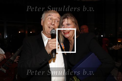 Hilversum 5 januari 2020
Peter Koelewijn krijgt een lintje van Burgemeester Pieter Broertjes.
Event vond plaats in de wisseloord studios. Peter met zijn vrouw