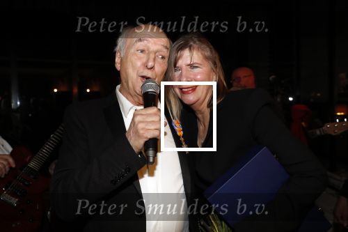 Hilversum 5 januari 2020
Peter Koelewijn krijgt een lintje van Burgemeester Pieter Broertjes.
Event vond plaats in de wisseloord studios. Peter met zijn vrouw