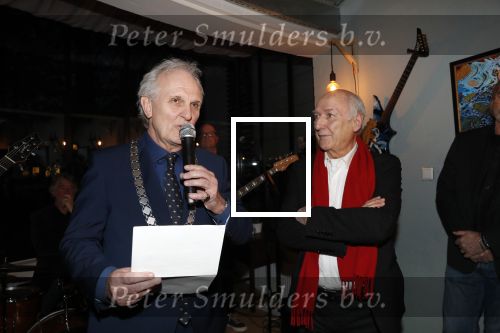 Hilversum 5 januari 2020
Peter Koelewijn krijgt een lintje van Burgemeester Pieter Broertjes.
Event vond plaats in de wisseloord studios.
