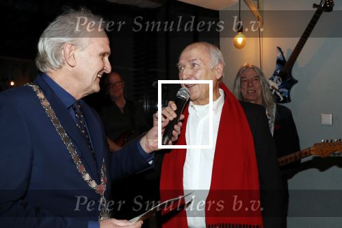 Hilversum 5 januari 2020
Peter Koelewijn krijgt een lintje van Burgemeester Pieter Broertjes.
Event vond plaats in de wisseloord studios.