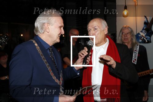 Hilversum 5 januari 2020
Peter Koelewijn krijgt een lintje van Burgemeester Pieter Broertjes.
Event vond plaats in de wisseloord studios.