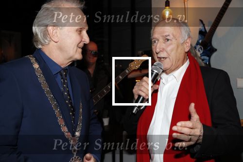 Hilversum 5 januari 2020
Peter Koelewijn krijgt een lintje van Burgemeester Pieter Broertjes.
Event vond plaats in de wisseloord studios.