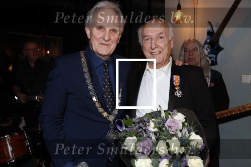 Hilversum 5 januari 2020
Peter Koelewijn krijgt een lintje van Burgemeester Pieter Broertjes.
Event vond plaats in de wisseloord studios.
