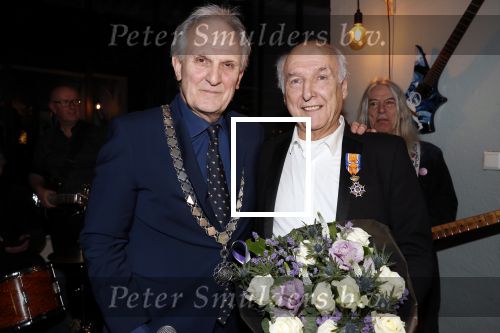 Hilversum 5 januari 2020
Peter Koelewijn krijgt een lintje van Burgemeester Pieter Broertjes.
Event vond plaats in de wisseloord studios.