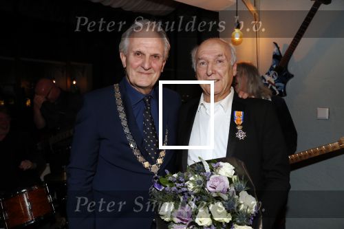 Hilversum 5 januari 2020
Peter Koelewijn krijgt een lintje van Burgemeester Pieter Broertjes.
Event vond plaats in de wisseloord studios.