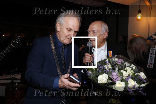 Hilversum 5 januari 2020
Peter Koelewijn krijgt een lintje van Burgemeester Pieter Broertjes.
Event vond plaats in de wisseloord studios.