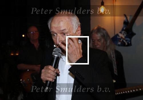Hilversum 5 januari 2020
Peter Koelewijn krijgt een lintje van Burgemeester Pieter Broertjes.
Event vond plaats in de wisseloord studios.