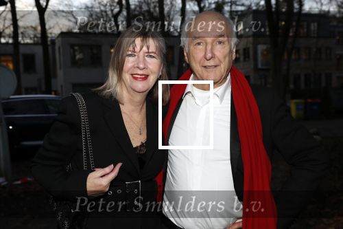 Hilversum 5 januari 2020
Peter Koelewijn krijgt een lintje van Burgemeester Pieter Broertjes.
Event vond plaats in de wisseloord studios. Peter met zijn vrouw