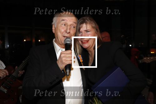 Hilversum 5 januari 2020
Peter Koelewijn krijgt een lintje van Burgemeester Pieter Broertjes.
Event vond plaats in de wisseloord studios. Peter met zijn vrouw