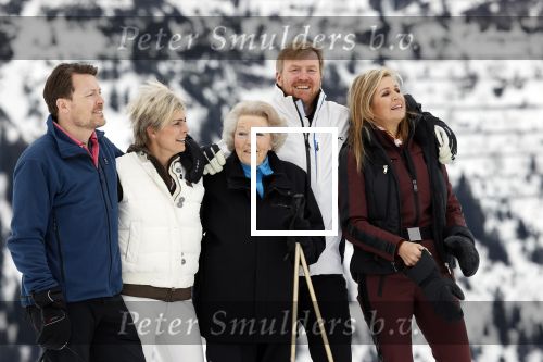 Lech 25 februari 2020
Fotouurtje Koninklijke familie. Aanwezig Koning Willem Alexander Koningin Maxima Prinses Amalia Alexia Ariane Prinses Beatrix Prins Constantijn Prinses laurentien Gravin Eloise Graaf Claus Casimir en Gravin Leonore .