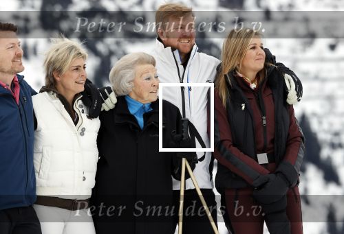 Lech 25 februari 2020
Fotouurtje Koninklijke familie. Aanwezig Koning Willem Alexander Koningin Maxima Prinses Amalia Alexia Ariane Prinses Beatrix Prins Constantijn Prinses laurentien Gravin Eloise Graaf Claus Casimir en Gravin Leonore .