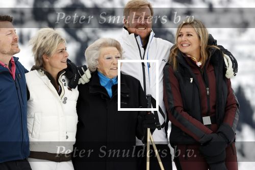 Lech 25 februari 2020
Fotouurtje Koninklijke familie. Aanwezig Koning Willem Alexander Koningin Maxima Prinses Amalia Alexia Ariane Prinses Beatrix Prins Constantijn Prinses laurentien Gravin Eloise Graaf Claus Casimir en Gravin Leonore .