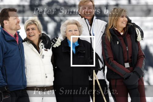 Lech 25 februari 2020
Fotouurtje Koninklijke familie. Aanwezig Koning Willem Alexander Koningin Maxima Prinses Amalia Alexia Ariane Prinses Beatrix Prins Constantijn Prinses laurentien Gravin Eloise Graaf Claus Casimir en Gravin Leonore .