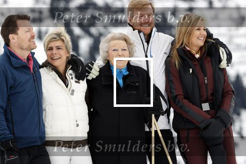 Lech 25 februari 2020
Fotouurtje Koninklijke familie. Aanwezig Koning Willem Alexander Koningin Maxima Prinses Amalia Alexia Ariane Prinses Beatrix Prins Constantijn Prinses laurentien Gravin Eloise Graaf Claus Casimir en Gravin Leonore .