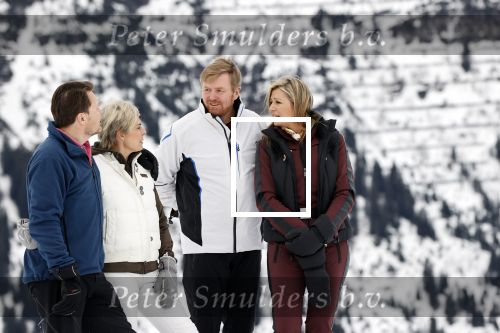 Lech 25 februari 2020
Fotouurtje Koninklijke familie. Aanwezig Koning Willem Alexander Koningin Maxima Prinses Amalia Alexia Ariane Prinses Beatrix Prins Constantijn Prinses laurentien Gravin Eloise Graaf Claus Casimir en Gravin Leonore .