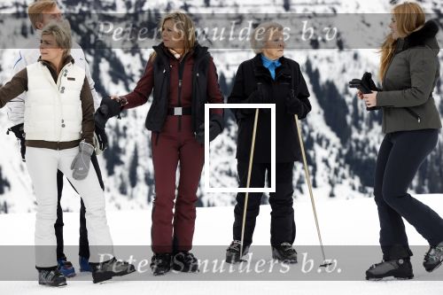 Lech 25 februari 2020
Fotouurtje Koninklijke familie. Aanwezig Koning Willem Alexander Koningin Maxima Prinses Amalia Alexia Ariane Prinses Beatrix Prins Constantijn Prinses laurentien Gravin Eloise Graaf Claus Casimir en Gravin Leonore .