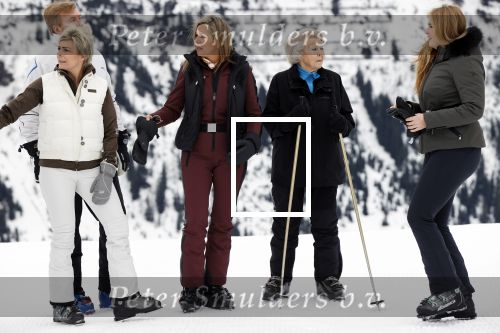 Lech 25 februari 2020
Fotouurtje Koninklijke familie. Aanwezig Koning Willem Alexander Koningin Maxima Prinses Amalia Alexia Ariane Prinses Beatrix Prins Constantijn Prinses laurentien Gravin Eloise Graaf Claus Casimir en Gravin Leonore .