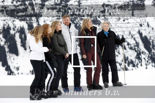 Lech 25 februari 2020
Fotouurtje Koninklijke familie. Aanwezig Koning Willem Alexander Koningin Maxima Prinses Amalia Alexia Ariane Prinses Beatrix Prins Constantijn Prinses laurentien Gravin Eloise Graaf Claus Casimir en Gravin Leonore .