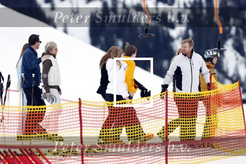 Lech 25 februari 2020
Fotouurtje Koninklijke familie. Aanwezig Koning Willem Alexander Koningin Maxima Prinses Amalia Alexia Ariane Prinses Beatrix Prins Constantijn Prinses laurentien Gravin Eloise Graaf Claus Casimir en Gravin Leonore .