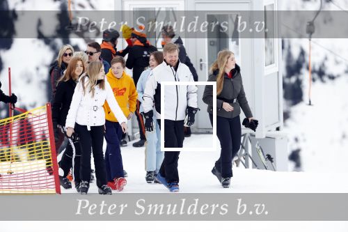 Lech 25 februari 2020
Fotouurtje Koninklijke familie. Aanwezig Koning Willem Alexander Koningin Maxima Prinses Amalia Alexia Ariane Prinses Beatrix Prins Constantijn Prinses laurentien Gravin Eloise Graaf Claus Casimir en Gravin Leonore .