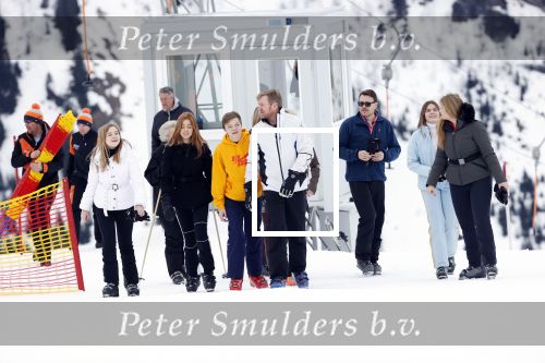 Lech 25 februari 2020
Fotouurtje Koninklijke familie. Aanwezig Koning Willem Alexander Koningin Maxima Prinses Amalia Alexia Ariane Prinses Beatrix Prins Constantijn Prinses laurentien Gravin Eloise Graaf Claus Casimir en Gravin Leonore .