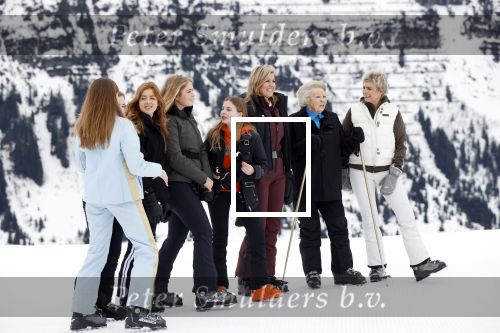 Lech 25 februari 2020
Fotouurtje Koninklijke familie. Aanwezig Koning Willem Alexander Koningin Maxima Prinses Amalia Alexia Ariane Prinses Beatrix Prins Constantijn Prinses laurentien Gravin Eloise Graaf Claus Casimir en Gravin Leonore .