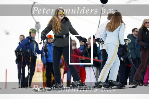 Lech 25 februari 2020
Fotouurtje Koninklijke familie. Aanwezig Koning Willem Alexander Koningin Maxima Prinses Amalia Alexia Ariane Prinses Beatrix Prins Constantijn Prinses laurentien Gravin Eloise Graaf Claus Casimir en Gravin Leonore .