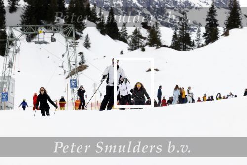 Lech 25 februari 2020
Fotouurtje Koninklijke familie. Aanwezig Koning Willem Alexander Koningin Maxima Prinses Amalia Alexia Ariane Prinses Beatrix Prins Constantijn Prinses laurentien Gravin Eloise Graaf Claus Casimir en Gravin Leonore .