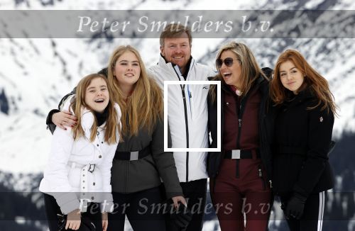 Lech 25 februari 2020
Fotouurtje Koninklijke familie. Aanwezig Koning Willem Alexander Koningin Maxima Prinses Amalia Alexia Ariane Prinses Beatrix Prins Constantijn Prinses laurentien Gravin Eloise Graaf Claus Casimir en Gravin Leonore .