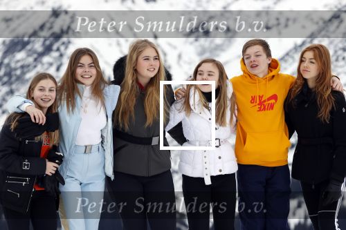 Lech 25 februari 2020
Fotouurtje Koninklijke familie. Aanwezig Koning Willem Alexander Koningin Maxima Prinses Amalia Alexia Ariane Prinses Beatrix Prins Constantijn Prinses laurentien Gravin Eloise Graaf Claus Casimir en Gravin Leonore .