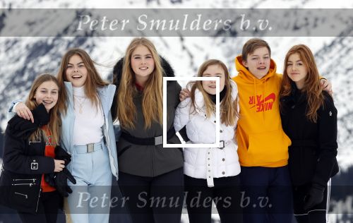 Lech 25 februari 2020
Fotouurtje Koninklijke familie. Aanwezig Koning Willem Alexander Koningin Maxima Prinses Amalia Alexia Ariane Prinses Beatrix Prins Constantijn Prinses laurentien Gravin Eloise Graaf Claus Casimir en Gravin Leonore .