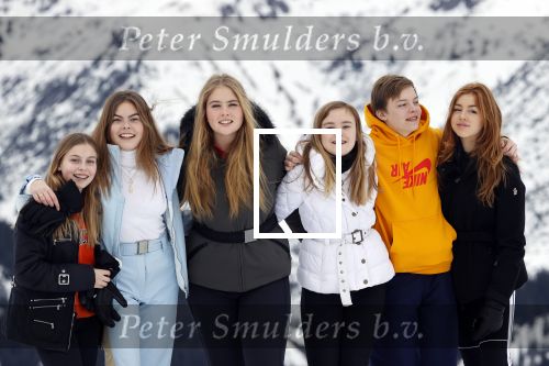Lech 25 februari 2020
Fotouurtje Koninklijke familie. Aanwezig Koning Willem Alexander Koningin Maxima Prinses Amalia Alexia Ariane Prinses Beatrix Prins Constantijn Prinses laurentien Gravin Eloise Graaf Claus Casimir en Gravin Leonore .