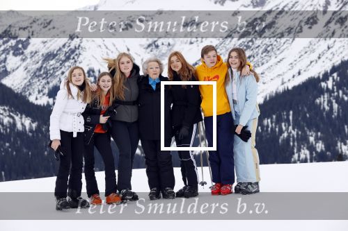 Lech 25 februari 2020
Fotouurtje Koninklijke familie. Aanwezig Koning Willem Alexander Koningin Maxima Prinses Amalia Alexia Ariane Prinses Beatrix Prins Constantijn Prinses laurentien Gravin Eloise Graaf Claus Casimir en Gravin Leonore .