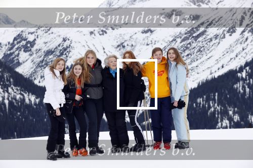 Lech 25 februari 2020
Fotouurtje Koninklijke familie. Aanwezig Koning Willem Alexander Koningin Maxima Prinses Amalia Alexia Ariane Prinses Beatrix Prins Constantijn Prinses laurentien Gravin Eloise Graaf Claus Casimir en Gravin Leonore .