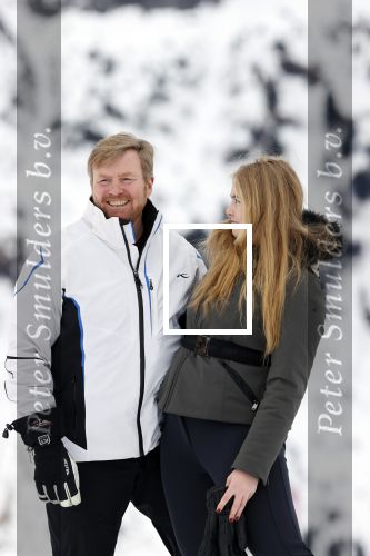 Lech 25 februari 2020
Fotouurtje Koninklijke familie. Aanwezig Koning Willem Alexander Koningin Maxima Prinses Amalia Alexia Ariane Prinses Beatrix Prins Constantijn Prinses laurentien Gravin Eloise Graaf Claus Casimir en Gravin Leonore .