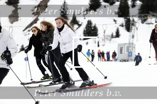 Lech 25 februari 2020
Fotouurtje Koninklijke familie. Aanwezig Koning Willem Alexander Koningin Maxima Prinses Amalia Alexia Ariane Prinses Beatrix Prins Constantijn Prinses laurentien Gravin Eloise Graaf Claus Casimir en Gravin Leonore .