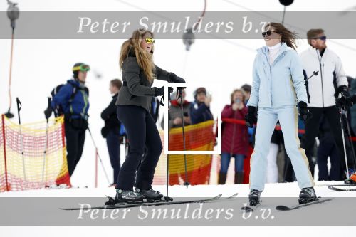 Lech 25 februari 2020
Fotouurtje Koninklijke familie. Aanwezig Koning Willem Alexander Koningin Maxima Prinses Amalia Alexia Ariane Prinses Beatrix Prins Constantijn Prinses laurentien Gravin Eloise Graaf Claus Casimir en Gravin Leonore .