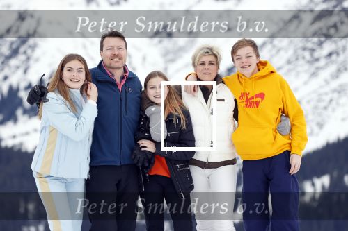 Lech 25 februari 2020
Fotouurtje Koninklijke familie. Aanwezig Koning Willem Alexander Koningin Maxima Prinses Amalia Alexia Ariane Prinses Beatrix Prins Constantijn Prinses laurentien Gravin Eloise Graaf Claus Casimir en Gravin Leonore .